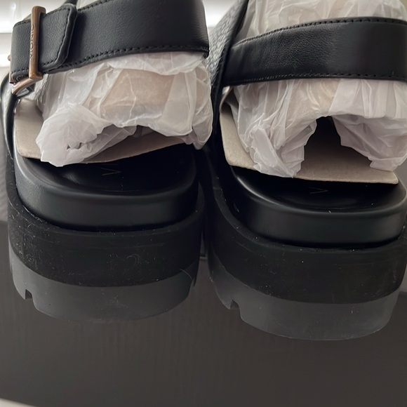 Vionic black sandals, brand new, never been worn. - Picture 5 of 8